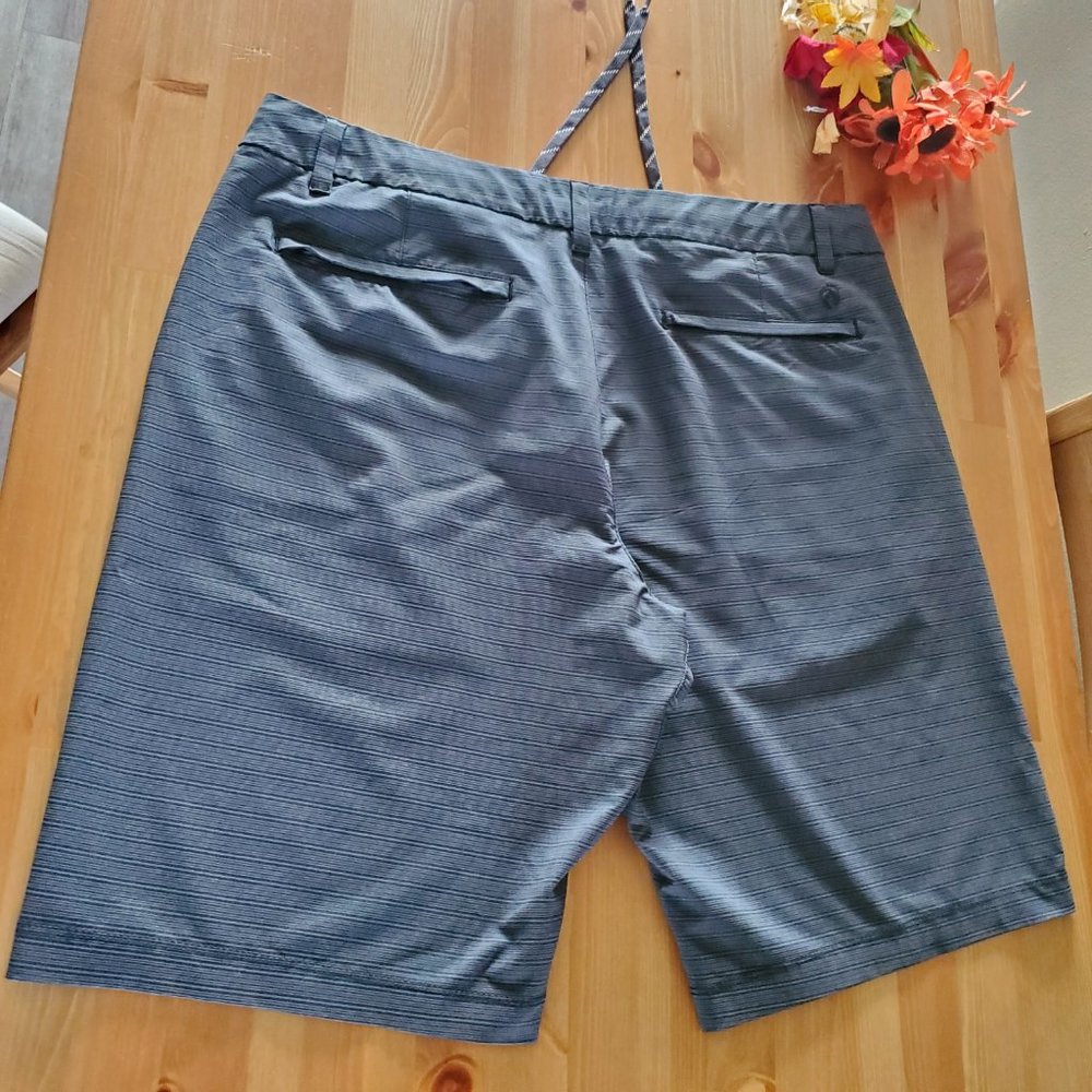 Hang Ten Wharf 21" Hybrid Shorts For Men - Picture 6 of 13